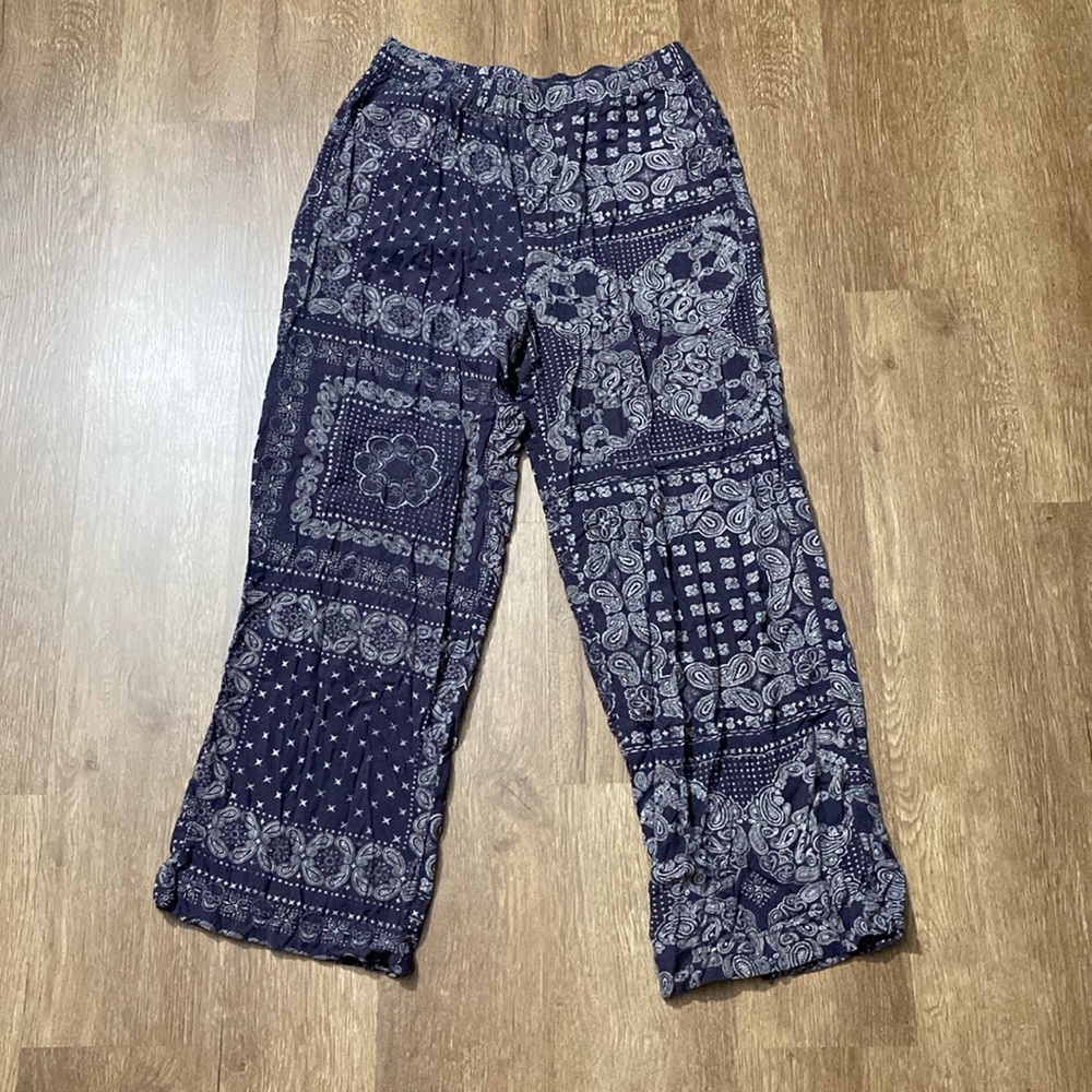 Divided size 6 paisley bandana skull pants elastic waist